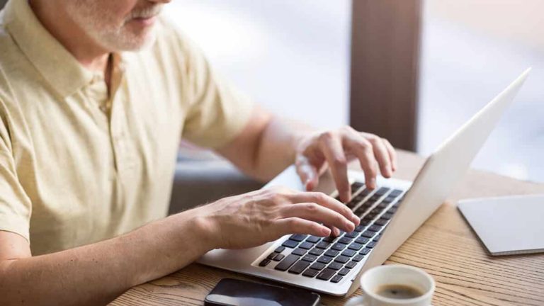 Selecting a retirement income calculator