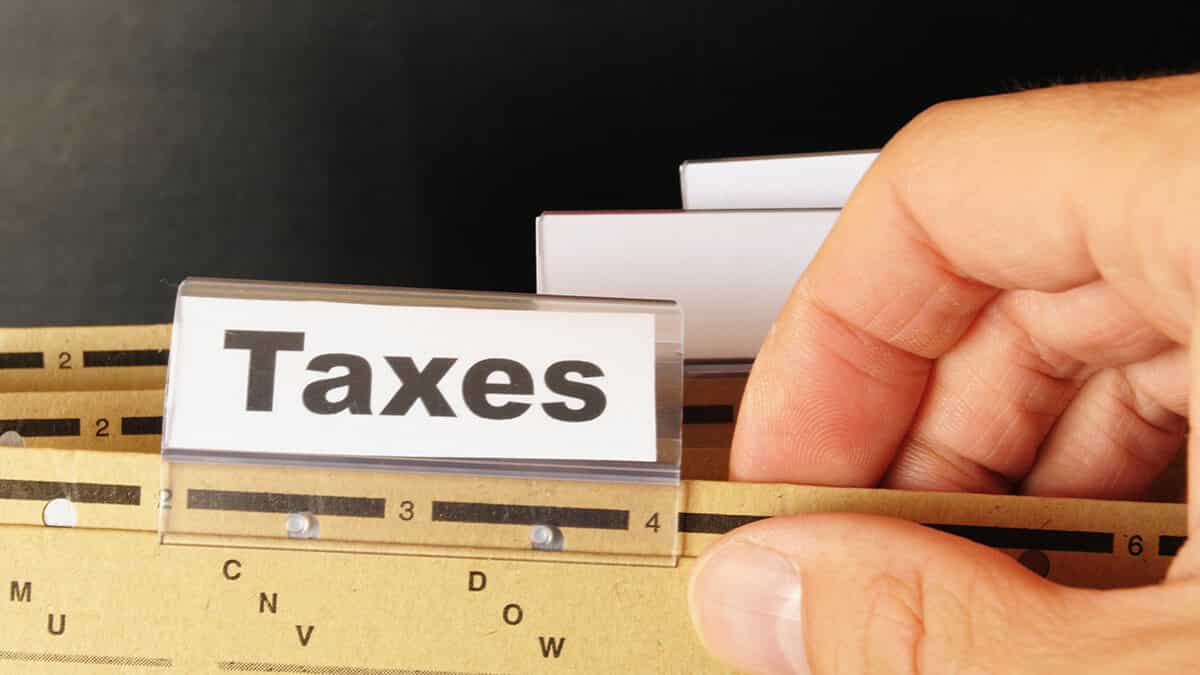 How do tax-deductible superannuation contributions work?
